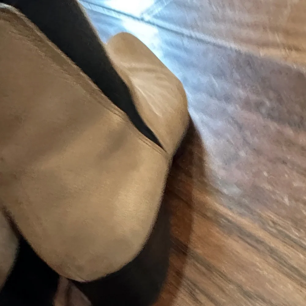 Urban Outfitters Beige‎ Suede Ankle Booties Size 7